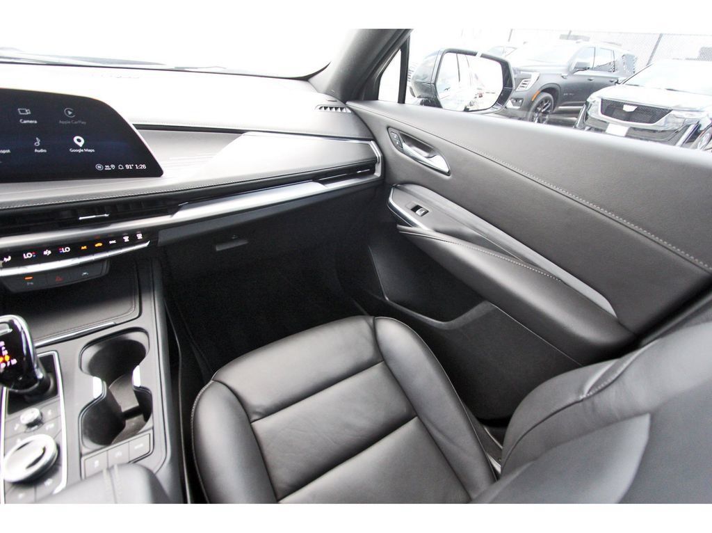 Used 2025 Cadillac XT4 Premium Luxury FWD image 10
