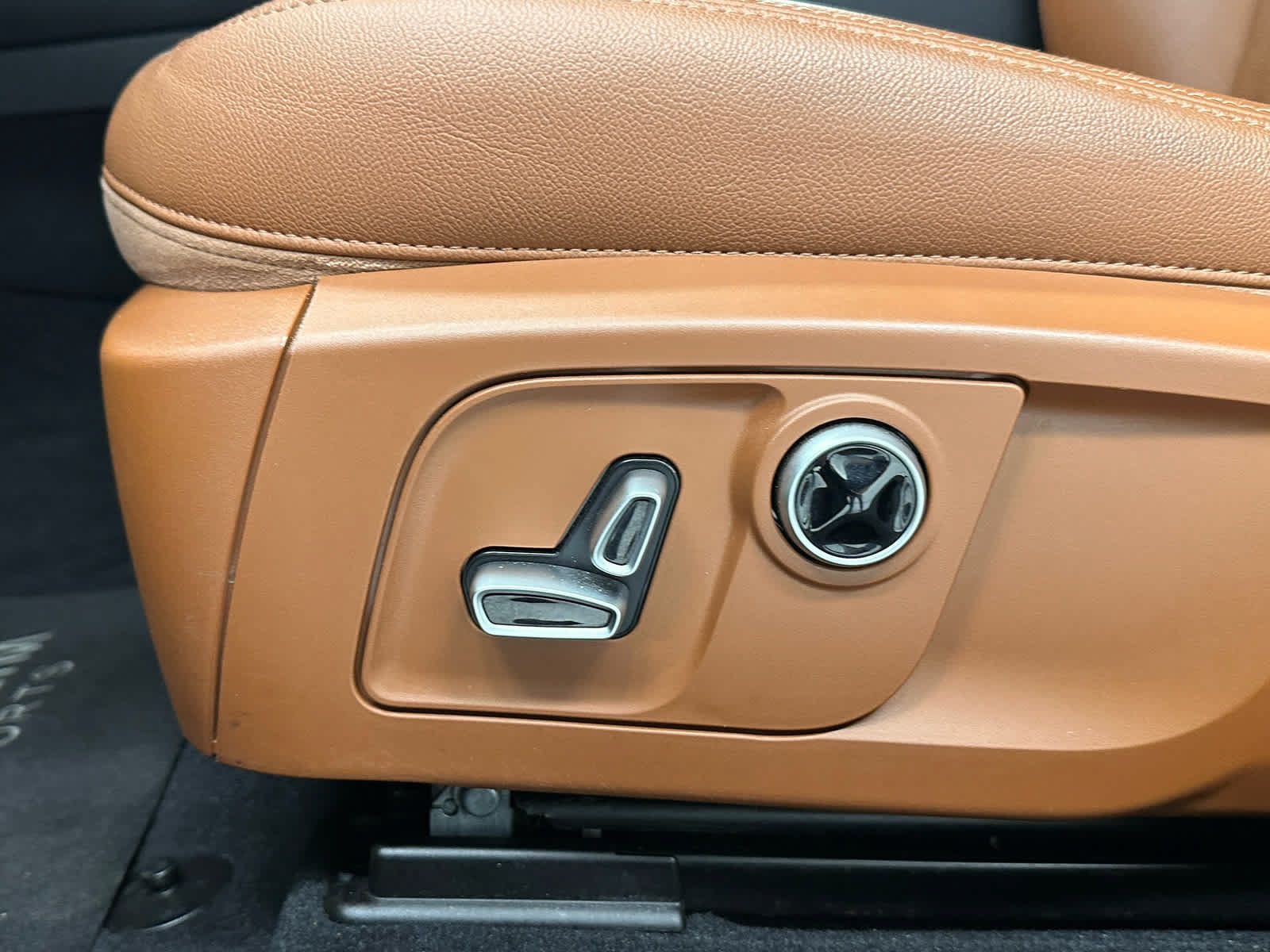 Used 2023 Maserati Levante GT AWD/4WD image 12