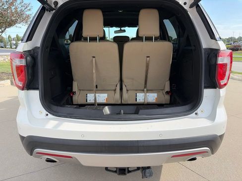 Used 2017 Ford Explorer XLT w/ Equipment Group 202A AWD/4WD image 37