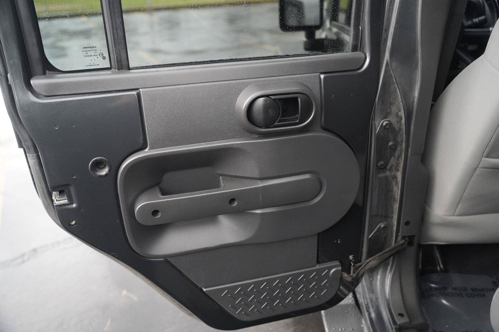 Used 2010 Jeep Wrangler Unlimited Sport AWD/4WD image 17