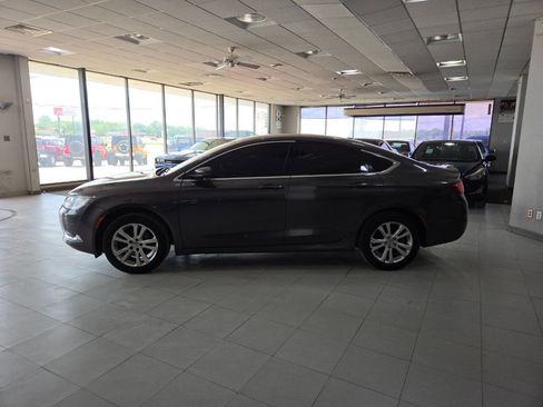 Used 2015 Chrysler 200 Limited w/ Convenience Group FWD image 4
