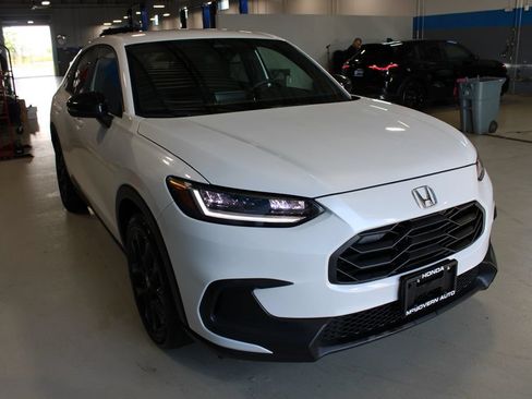 Used 2025 Honda HR-V Sport image 3