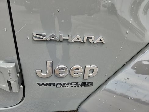 Used 2019 Jeep Wrangler Unlimited Sahara AWD/4WD image 44