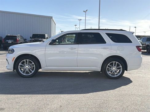 Used 2023 Dodge Durango GT image 2