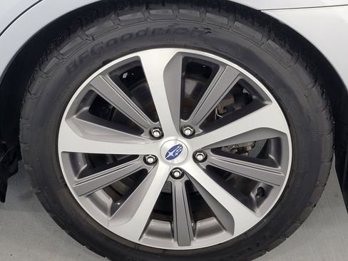 Used 2017 Subaru Legacy 2.5i Limited image 10