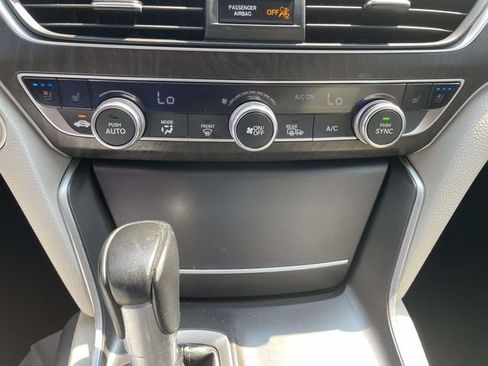 Used 2018 Honda Accord Touring image 33