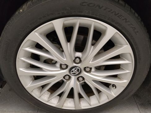 Used 2019 Toyota Camry XLE image 31