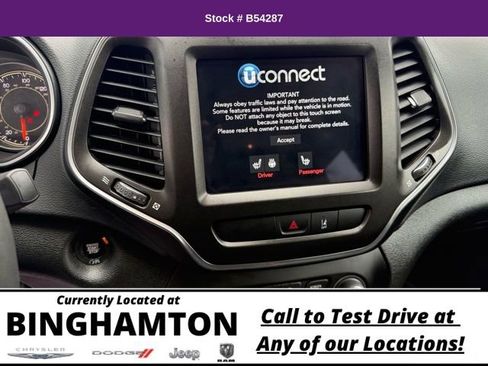 Used 2022 Jeep Cherokee Trailhawk image 17