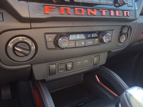 Used 2025 Nissan Frontier PRO-4X image 23