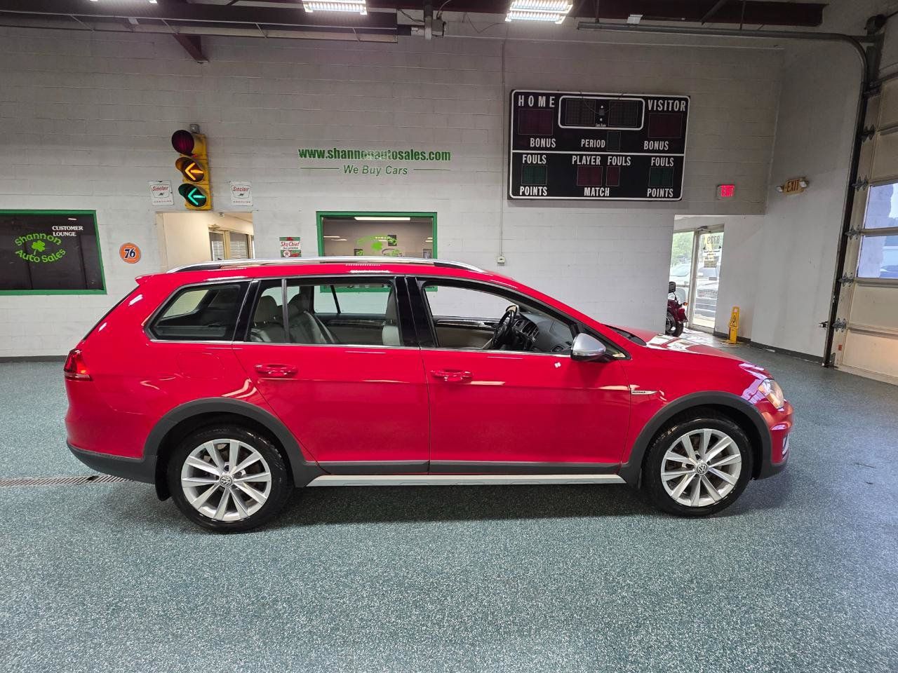 Used 2017 Volkswagen Golf Alltrack SE AWD/4WD image 5