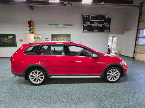Used 2017 Volkswagen Golf Alltrack SE AWD/4WD image 5