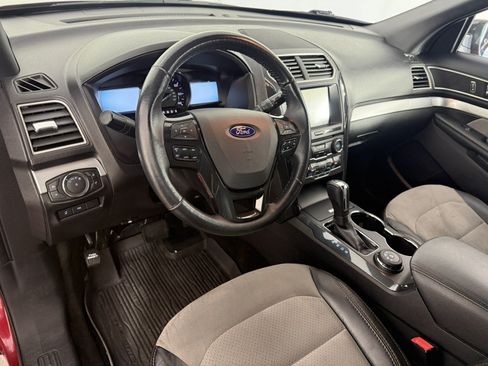 Used 2017 Ford Explorer XLT w/ Equipment Group 202A AWD/4WD image 18