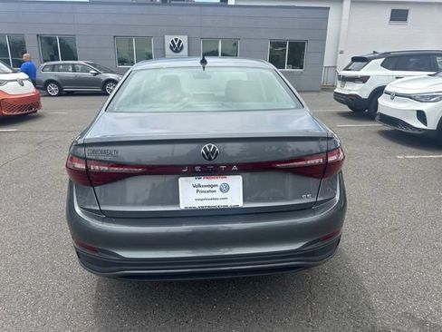 Used 2025 Volkswagen Jetta SE w/ Sunroof Package FWD image 4