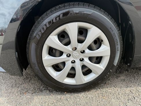 Used 2021 Toyota Corolla LE image 13