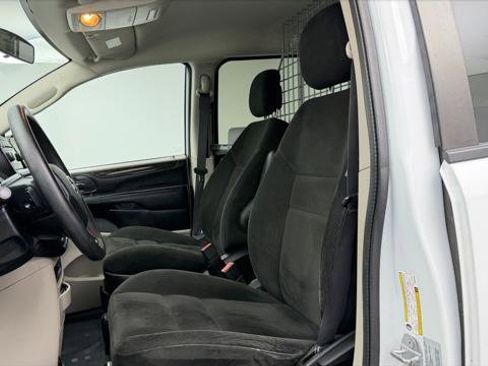 Used 2015 RAM C/V Tradesman FWD image 14