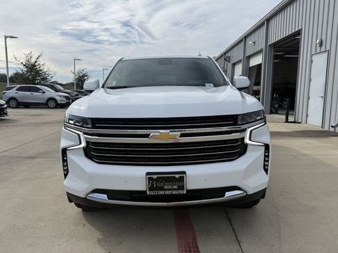 Used 2024 Chevrolet Suburban LT image 2