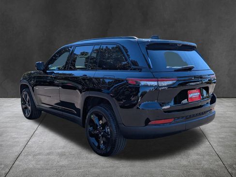 New 2025 Jeep Grand Cherokee Limited w/ Luxury Tech Group II image 5
