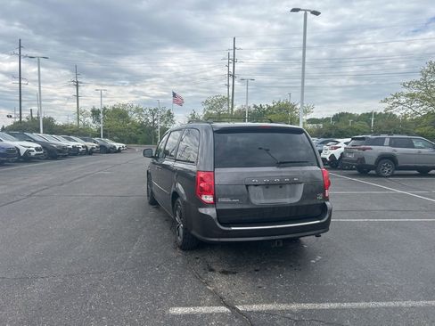 Used 2016 Dodge Grand Caravan R/T FWD image 3