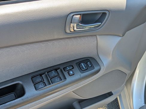 Used 2006 Toyota Camry LE FWD image 11