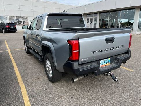 Used 2025 Toyota Tacoma SR w/ SR Upgrade Package AWD/4WD image 5