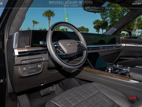 Used 2026 Cadillac Escalade Platinum Sport w/ LPO, ONYX Package AWD/4WD image 16