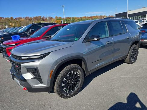 New 2026 Chevrolet Traverse Z71 w/ Enhanced Driving Package image 2