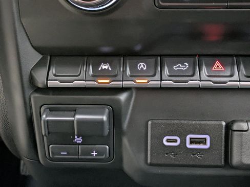 Used 2023 Chevrolet Silverado 1500 Custom image 8