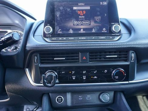 Used 2023 Nissan Rogue S image 15