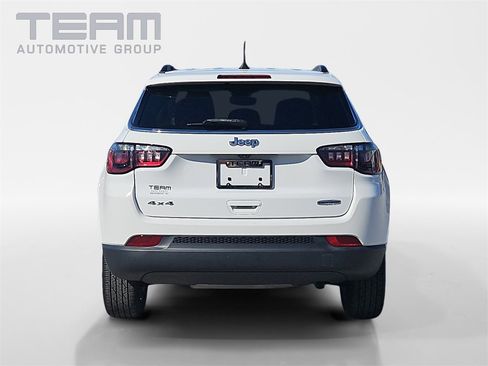 Used 2022 Jeep Compass Latitude image 6