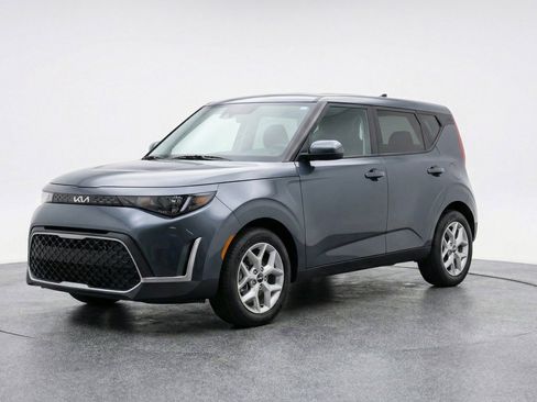 Used 2025 Kia Soul LX w/ LX Technology Package FWD image 3
