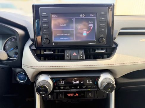 Used 2021 Toyota RAV4 XLE Premium AWD/4WD image 27