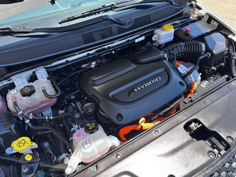 Used 2024 Chrysler Pacifica Limited FWD image 44