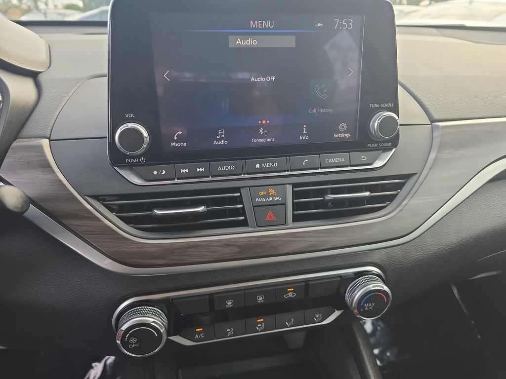 Used 2025 Nissan Altima 2.5 SV FWD image 12