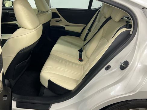 Used 2022 Lexus ES 350 Ultra Luxury w/ Accessory Package 2 image 9