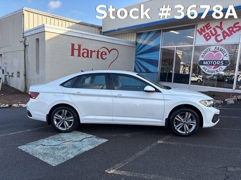 Certified 2023 Volkswagen Jetta SE image 14