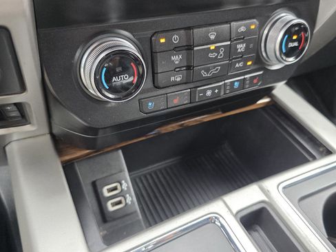 Used 2019 Ford F150 Lariat w/ Equipment Group 502A Luxury AWD/4WD image 19