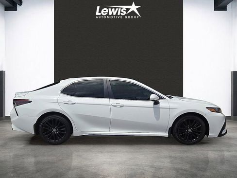 Used 2024 Toyota Camry SE FWD image 5