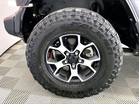 Used 2021 Jeep Gladiator Sport image 7