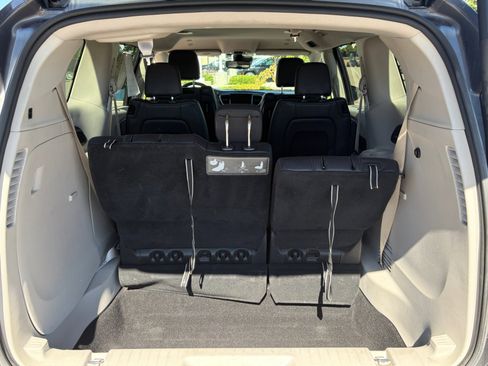 Used 2018 Chrysler Pacifica Touring-L Plus FWD image 21
