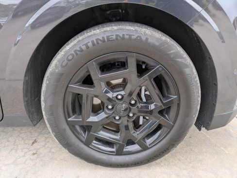 Used 2025 Kia Carnival SX Prestige image 9