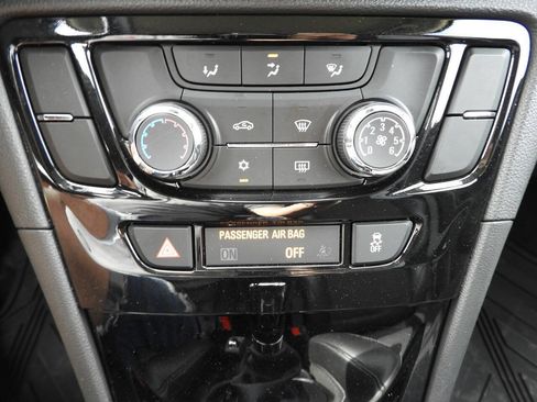 Used 2021 Buick Encore Preferred AWD/4WD image 39