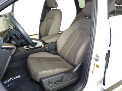 Used 2025 Audi Q5 Premium w/ Convenience Package image 22