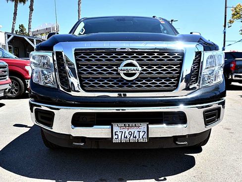 Used 2018 Nissan Titan SV w/ SV Convenience Package AWD/4WD image 2