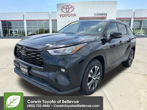Used 2020 Toyota Highlander XLE AWD/4WD image 13