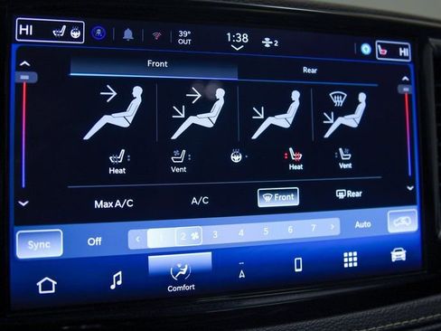 Used 2024 Chrysler Pacifica Limited image 25