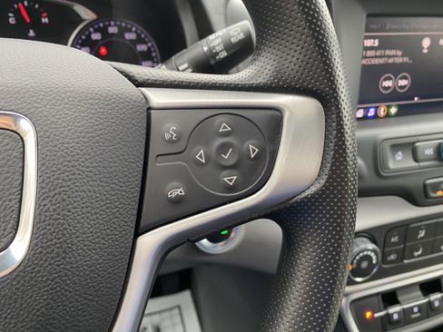 Used 2024 GMC Terrain SLE image 20