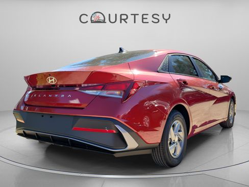 New 2026 Hyundai Elantra SE image 4