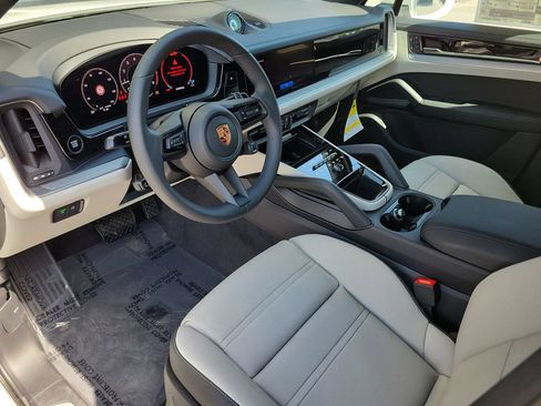 New 2026 Porsche Cayenne Coupe AWD/4WD image 4
