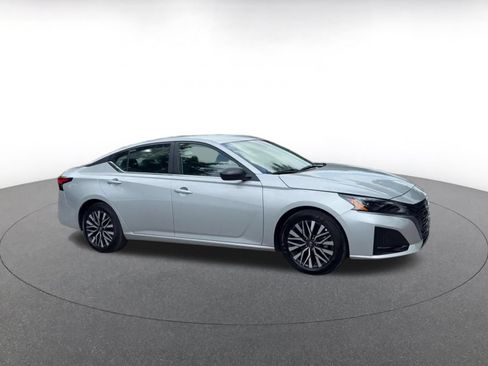 Used 2026 Nissan Altima 2.5 SV FWD image 2