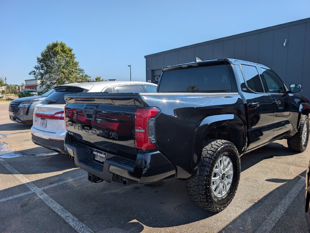 Used 2025 Toyota Tacoma SR5 AWD/4WD image 6